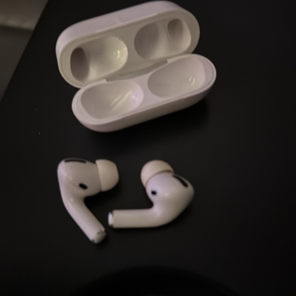Apple AirPods Pro with Charging Case - White - Picture 5 of 11